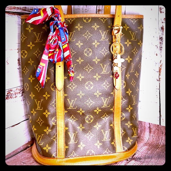 Louis Vuitton Handbags - Louis Vuitton Bucket GM